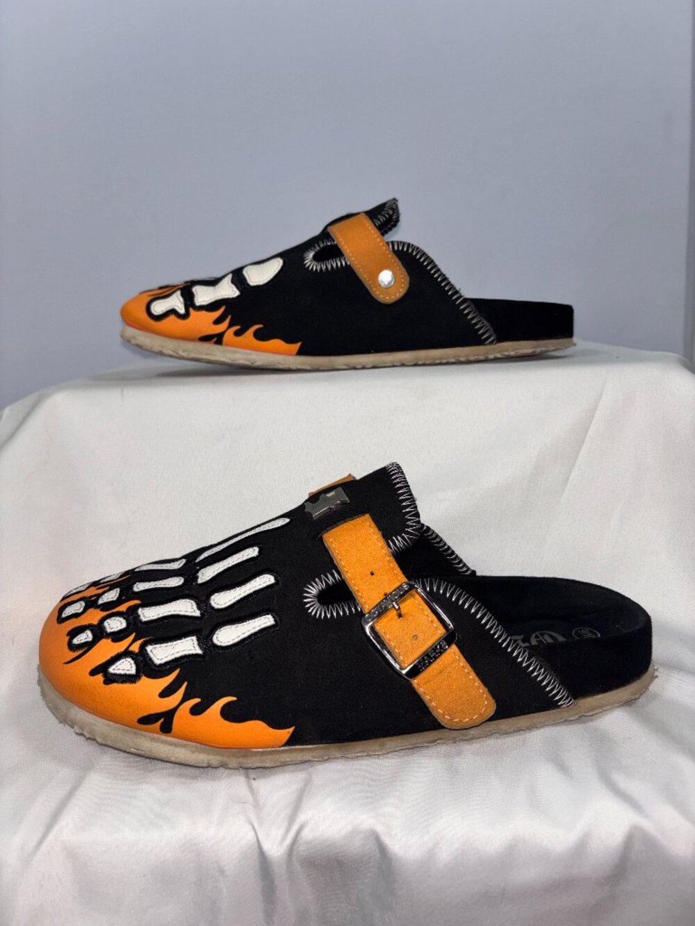 OM New York "Eighty5's" Ocho Cinco Skeleton Clogs - Black/Orange Size 9/10